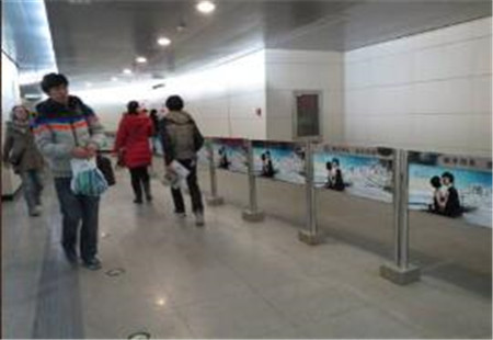 北京市 地铁媒体 6号线A级别站进出口通道或换乘站换乘通道内 导流看板 编号：JZSS-BJ-015