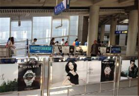 北京市 地铁媒体 2号线A++级别站进出口通道或换乘站换乘通道内 导流看板 编号：JZSS-BJ-006