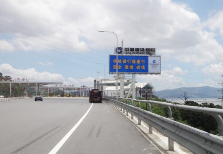 福建福州市机场高速 长乐机场高速二期A23K+350快安收费站旁 LED异形+立柱 编号：SWCM-FZ-001