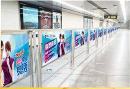 北京市 地铁媒体 9号线A+级别站进出口通道或换乘站换乘通道内 导流看板 编号：JZSS-BJ-026