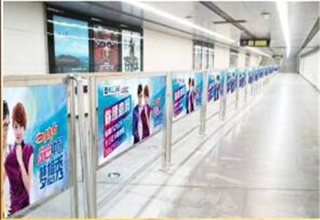 北京市 地铁媒体 10号线A+级别站进出口通道或换乘站换乘通道内 导流看板 编号：JZSS-BJ-030