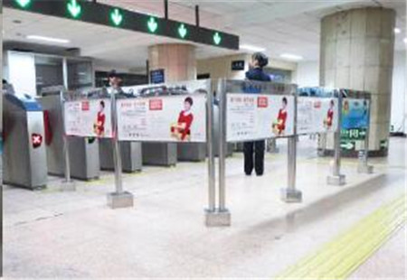 北京市 地铁媒体 13号线A+级别站进出口通道或换乘站换乘通道内 导流看板 编号：JZSS-BJ-034