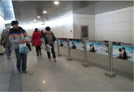 北京市 地铁媒体 房山线A+级别站进出口通道或换乘站换乘通道内 导流看板 编号：JZSS-BJ-042