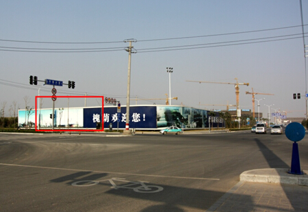 山东省济南市交通路网媒体齐鲁大道与张庄路延长线西北角拐角3围挡编号：JNXKZ0005