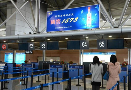 郑州 新郑国际机场国内办票厅西安检口西办票岛上方灯箱 编号：YSW-ZZ-010