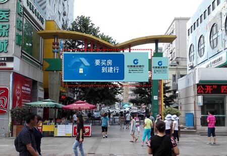 山东青岛市 商场媒体 台东步行街 萨克斯造型立柱  编号：DDCM-QD-025