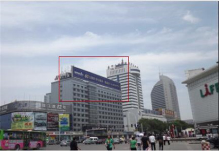河北省石家庄商场媒体 河北大街与文化路交叉口 楼顶大牌编号：SKGG-HD-013