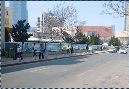 山东青岛市交通路网媒体闽江路灯箱编号：QYQ-QD-003
