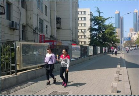 山东青岛市交通路网媒体闽江路灯箱编号：QYQ-QD-006