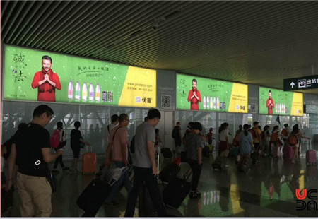广东深圳市高铁媒体深圳北站出站通道落地灯箱编号：GSG-SZB-C-(452-462、475)