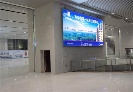 广西南宁市高铁媒体 南宁东站出站层南换乘厅地铁口 灯箱 编号：C5-01/02