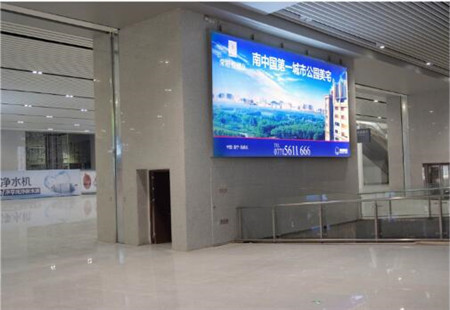 广西南宁市高铁媒体 南宁东站出站层南换乘厅地铁口 灯箱 编号：C5-03/04