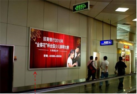 广东深圳市机场媒体深圳机场A号候机楼出发大厅J-3(A二楼候机指廊)灯箱编号：JCGG-SZ-005