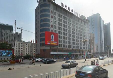 河北沧州市 写字楼媒体 沧州市新华路与广场街交口报业大厦楼体 LED显示屏  编号：JSGG-CZ-001