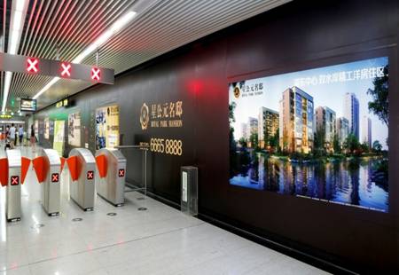 江苏苏州市 地铁媒体 品牌专区 A+ 钟南街品牌站厅 5块12封灯箱+1块墙贴+2根包柱+4组闸机贴 编号:DGCM-SZ-051
