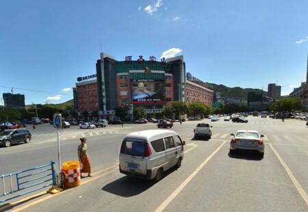 河北张家口市 商场媒体 张家口市古宏大街与民德路交口，狮圣实业楼体 LED显示屏   编号：JSGG-ZJK-008