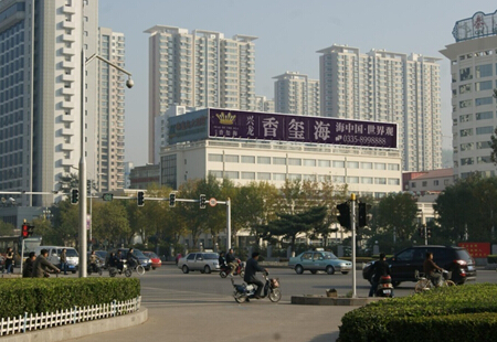 河北秦皇岛市 商场媒体   秦皇岛市迎宾路与燕山大街交口 三面翻 编号：JSGG-QHD-013
