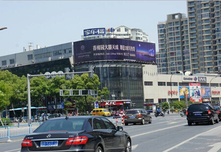 江苏无锡市 商场媒体 家乐福（清扬路永乐路交汇）看板编号：LECM-WX-008