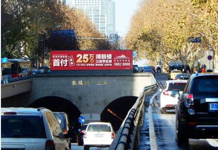 江苏南京市交通路网媒体南京鼓楼隧道南口LED编号：GGLCM-NJ-007
