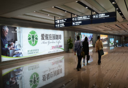 云南昆明市机场媒体 F02层国内到达通廊 灯箱 编号：KMCS-AP-CAL21