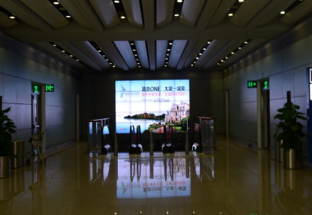 云南昆明市机场媒体 F01层国内到达通廊 LED 编号：KMCS-AP- CAD01