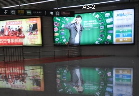 北京 市内轨道媒体 地下一层2号线换乘13号线通道  墙体灯箱   编号：YLCM-BJ-005