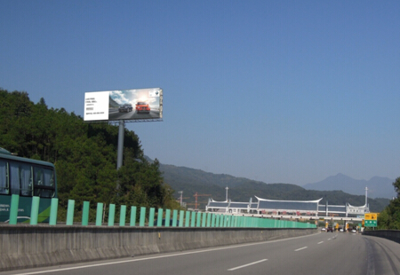 福建高速媒体绕城高速桂湖收费站广告牌立柱编号：SZCM-FZ-024