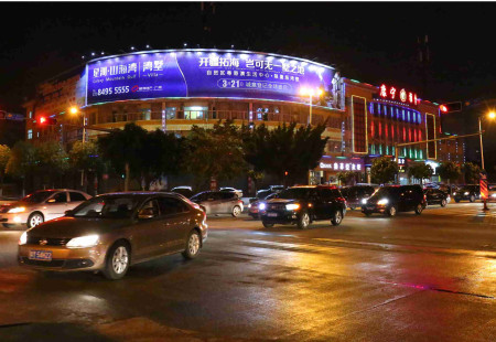 广东广州市商场媒体番禺区德兴大桥南楼顶广告位楼顶大牌编号：MLGG-GZ-028