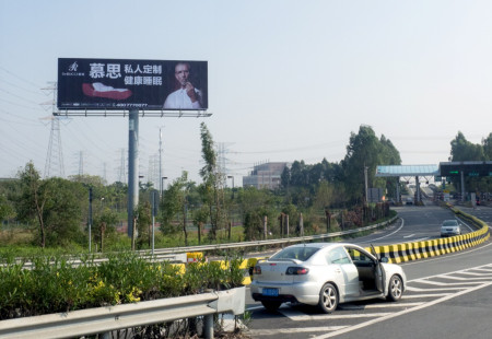 广东高速媒体 广东省广澳高速公路广珠北段石基互通 立柱 编号：MLGG-GZ-006