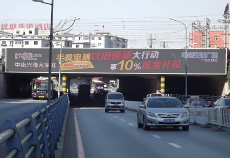 辽宁沈阳市 跨线桥媒体 敬宾街公铁桥南侧 LED 编号：HDJB2-E-00