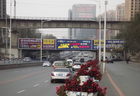 辽宁沈阳市 跨线桥媒体 保工街公铁桥南侧 中央LED屏编号：TXBG2-E-00