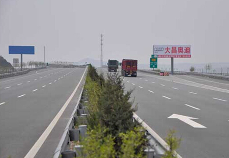 山西省 高速媒体 太阳高速盂县西东梁收费站出口 擎天柱 编号：NYCQ-SX-004