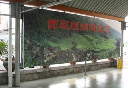 西双版纳 机场到达厅入口右侧 双面看板  编号：YN-P