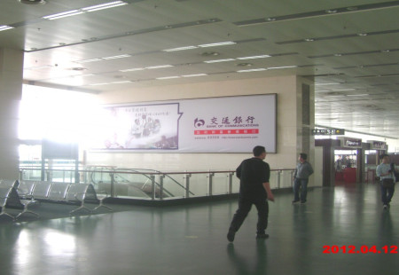 河北石家庄市机场媒体 正定国际机场国内到达夹层通道电梯口左侧墙面 灯箱 编号：X-22