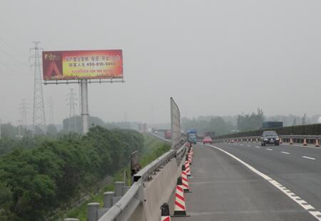 北京 交通路网媒体 中国移动培训 中心南侧  单立柱  编号：CFCM-BJ-028