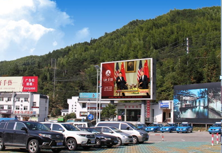 黄山 黄山风景区换乘中心大门右侧 单立柱式LED大屏 编号：XBCM-HS-002