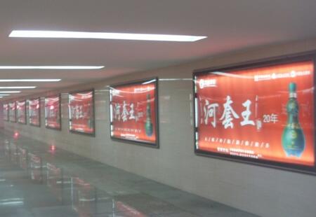 河南洛阳市洛阳站 灯箱媒体 出站通道 滚动灯箱  编号：BCXK-LY-001