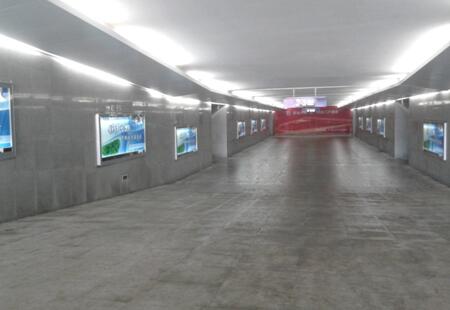 湖南湘潭市湘潭站 灯箱媒体 出站通道 滚动灯箱  编号：BCXK-XT-001