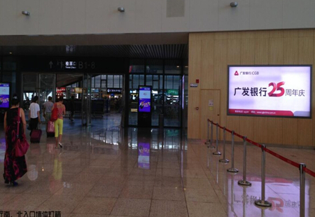 湖北武汉市高铁媒体武汉站进站大厅墙体灯箱编号：ZWCM-WH-004