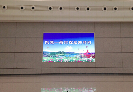 江西南昌市高铁媒体南昌西站候车厅墙面灯箱编号：ZWCM-NC-003
