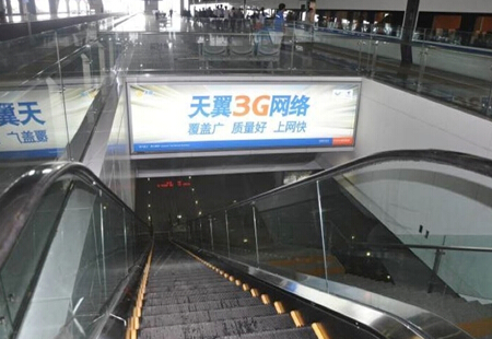 江西南昌市高铁媒体南昌西站出站梯眉灯箱编号：ZWCM-NC-006