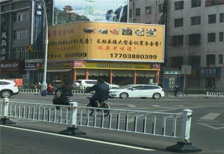 河南洛阳市交通路网媒体九都路与珠江路交叉口东南角楼顶看板编号：SXGG-LY-010