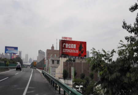 陕西高速媒体绕城高速香王出入口500米处楼顶楼顶大牌编号：TAGG-XA-023