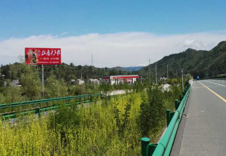 陕西高速媒体西宝高速复线兴平到西安绕城立柱编号：TAGG-XA-030