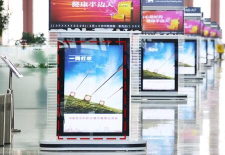 山东青岛市高铁媒体青岛站刷屏机编号：ZXCM-QD-001