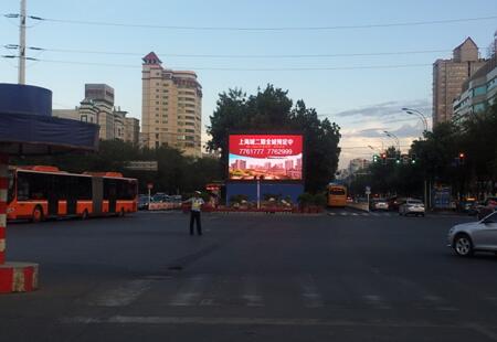 新疆乌鲁木齐市写字楼媒体北京路河南路交汇处铁路局LED编号：ZHX-WLMQ-009