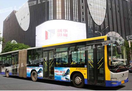 北京市公交媒体A级公交车车身编号：QCCM-BJ-003
