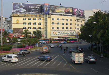 海南海口市写字楼媒体海口海秀路、博爱路与海府路交界大转盘楼顶楼顶大牌编号：GDCM-HK-007