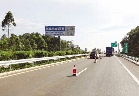 海南高速媒体东线高速海南G98环岛东线高速61KM临高互通立柱编号：GDCM-HK-022