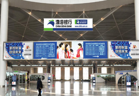 内蒙古呼和浩特高铁媒体呼和浩特东站二楼候车厅上方吊旗编号：BYGG-HHHT-013
